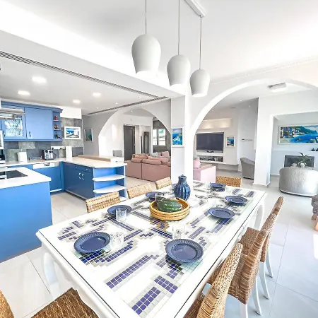 빌라 Erato Seafront Luxury *