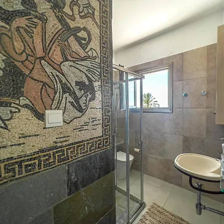 Erato Seafront Luxury פרוטאראס
