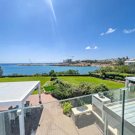 Erato Seafront Luxury וילה