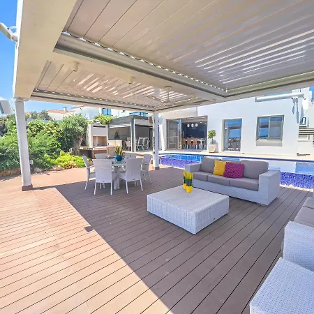 Erato Seafront Luxury פרוטאראס